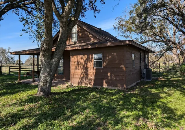 4th image of 811 County Road 230, Wharton, TX 77488 | MLS# 35105911