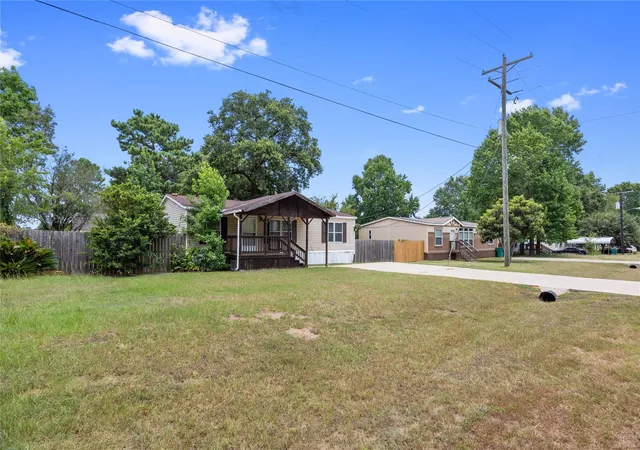 Photo 2 of Single family home for sale at 9642 Live Oak Trl, Willis, TX 77318 | MLS# 20792455 | Listing updated on 2026-09-19