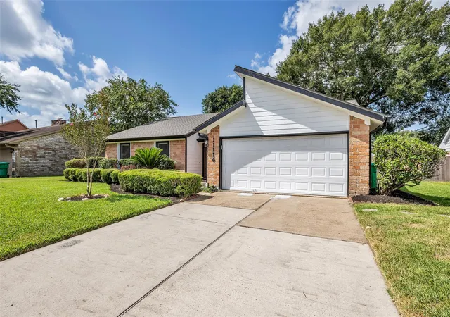 Photo 2 of Sale Pending at 11114 Sageknight Dr, Houston, TX 77089 | MLS# 9830215 | Listing updated on 2026-09-13