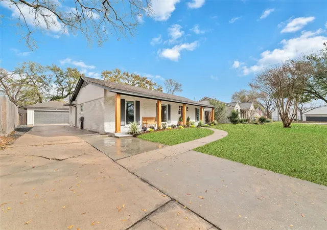 3rd image of 10206 Oakpoint Dr, Houston, TX 77043 | MLS# 89151282