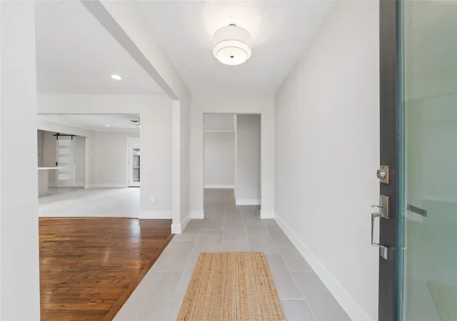 4th image of 10206 Oakpoint Dr, Houston, TX 77043 | MLS# 89151282