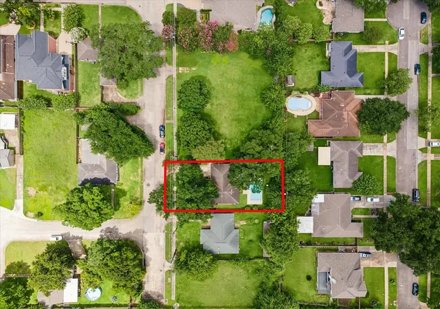 Photo 2 of Single family home for sale at 4712 Glenmont St, Bellaire, TX 77401 | MLS# 17099155 | Listing updated on 2026-08-30