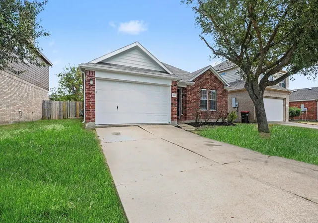 Photo 3 of Single family home for sale at 1819 Manor Dr, Baytown, TX 77521 | MLS# 43526677 | Listing updated on 2026-08-31