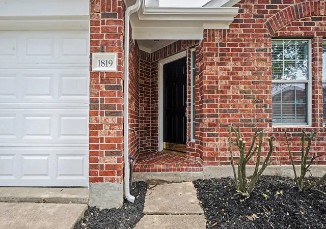 Photo 3 of Single family home for sale at 1819 Manor Dr, Baytown, TX 77521 | MLS# 43526677 | Listing updated on 2026-08-31