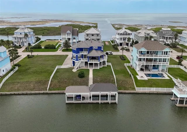 Photo 3 of Single family home for sale at 20719 E Sunset Bay Dr, Galveston, TX 77554 | MLS# 38378694 | Listing updated on 2026-06-06