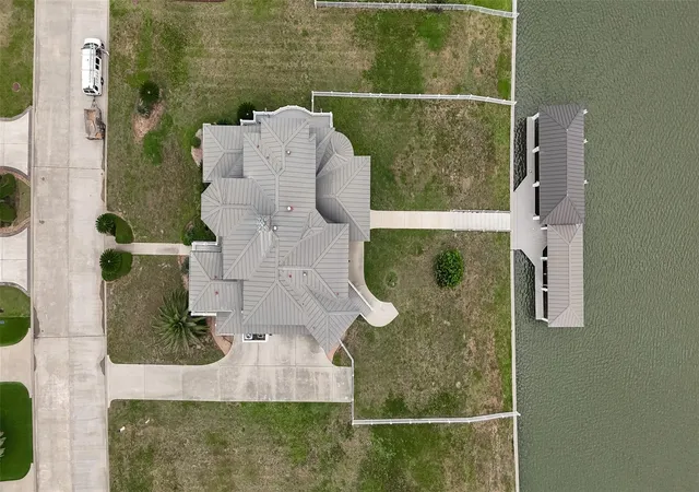Photo 3 of Single family home for sale at 20719 E Sunset Bay Dr, Galveston, TX 77554 | MLS# 38378694 | Listing updated on 2026-06-06