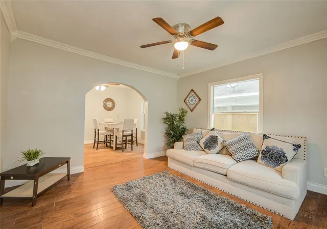 3rd image of 911 Wooding St, Houston, TX 77011 | MLS# 2148165