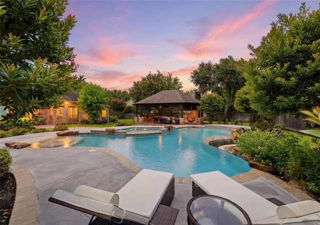 2nd image of 38 Highclere Park Dr, Spring, TX 77379 | MLS# 20423509