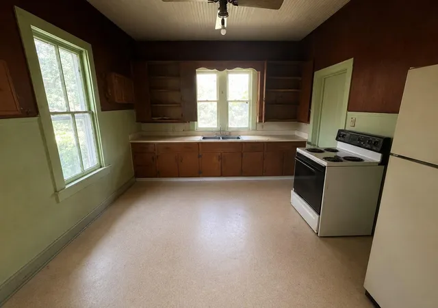 Photo 4 of Single family home for sale at 505 West 6th St, Brenham, TX 77833 | MLS# 29227579 | Listing updated on 2026-08-19