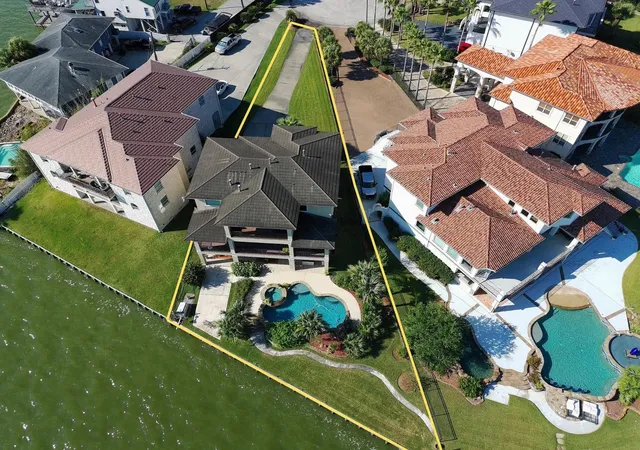 3rd image of 2242 Marina Way, Kemah, TX 77565 | MLS# 52471950