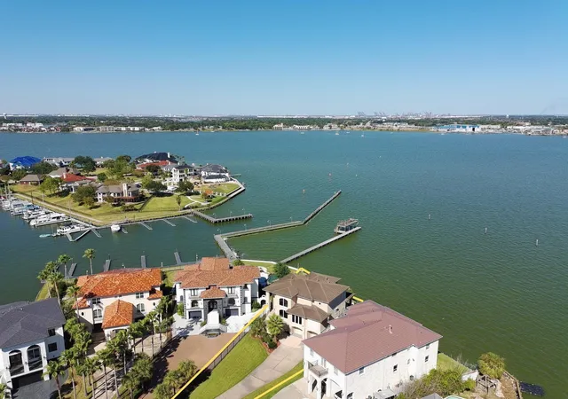 4th image of 2242 Marina Way, Kemah, TX 77565 | MLS# 52471950