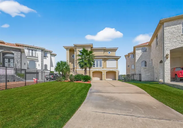 5th image of 2242 Marina Way, Kemah, TX 77565 | MLS# 52471950