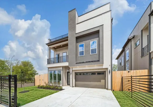 Photo 3 of Single family home for sale at 4101 Kewanee St, Houston, TX 77051 | MLS# 88771873 | Listing updated on 2026-09-03