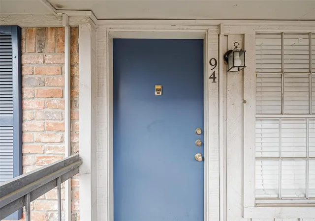 Photo 3 of Condo for sale at 2350 Bering Dr #94, Houston, TX 77057 | MLS# 35603445 | Listing updated on 2026-04-05