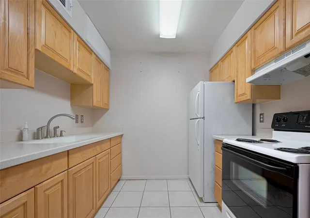 Photo 4 of Condo for sale at 2350 Bering Dr #94, Houston, TX 77057 | MLS# 35603445 | Listing updated on 2026-04-05