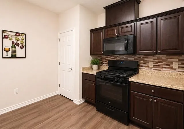 Photo 4 of Single family home for sale at 205 De Koven St, Houston, TX 77011 | MLS# 7443639 | Listing updated on 2026-07-27