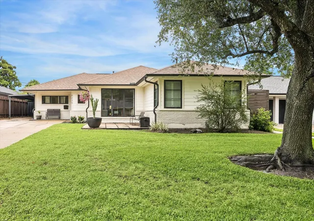 Homes for sale in Houston, TX | 6230 Waltway Dr, Houston, TX 77008 | MLS# 97690280