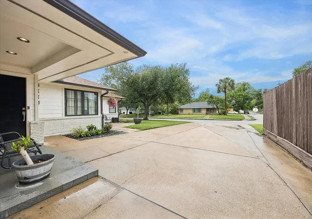 Homes for sale in Houston, TX | 6230 Waltway Dr, Houston, TX 77008 | MLS# 97690280