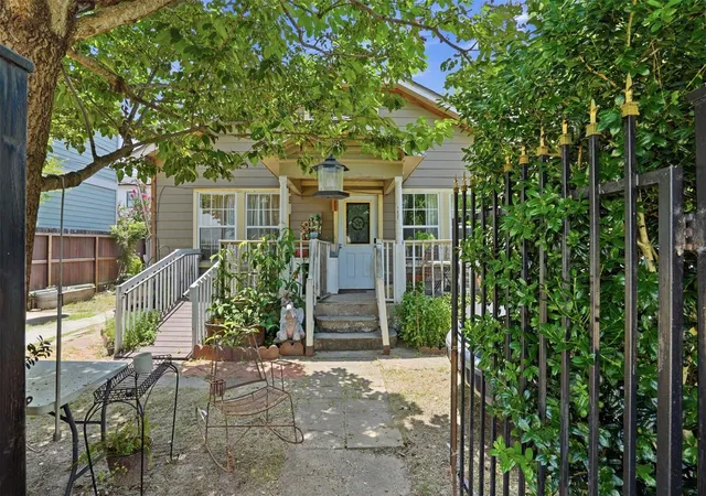 1st image of 1205 Idylwild St, Houston, TX 77009 | MLS# 65430041