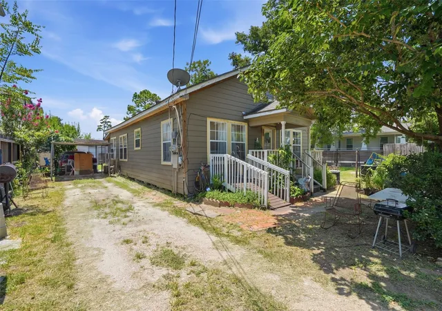 2nd image of 1205 Idylwild St, Houston, TX 77009 | MLS# 65430041