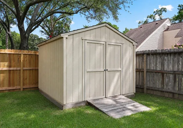 42nd image of 16535 Laurelfield Dr, Houston, TX 77059 | MLS# 46318586