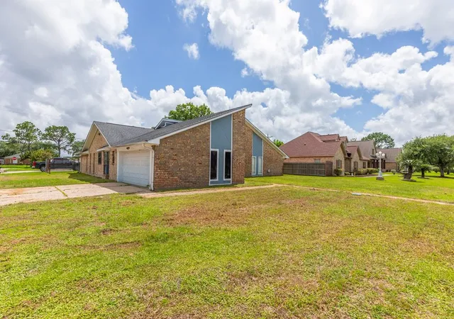 Homes for sale in Port Arthur, TX | 2120 Waverly Cir, Port Arthur, TX 77640 | MLS# 15266142