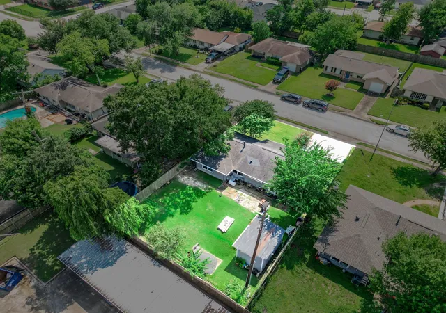 Homes for sale in Houston, TX | 1918 Huge Oaks St, Houston, TX 77055 | MLS# 8251213