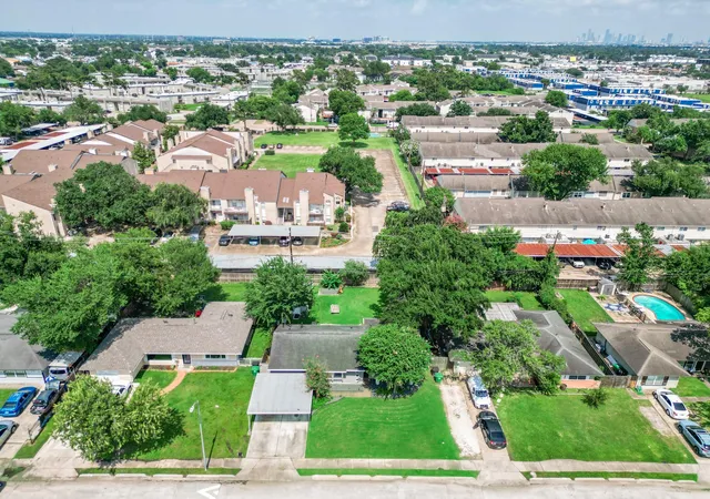 Homes for sale in Houston, TX | 1918 Huge Oaks St, Houston, TX 77055 | MLS# 8251213