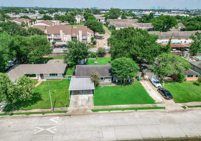 Homes for sale in Houston, TX | 1918 Huge Oaks St, Houston, TX 77055 | MLS# 8251213