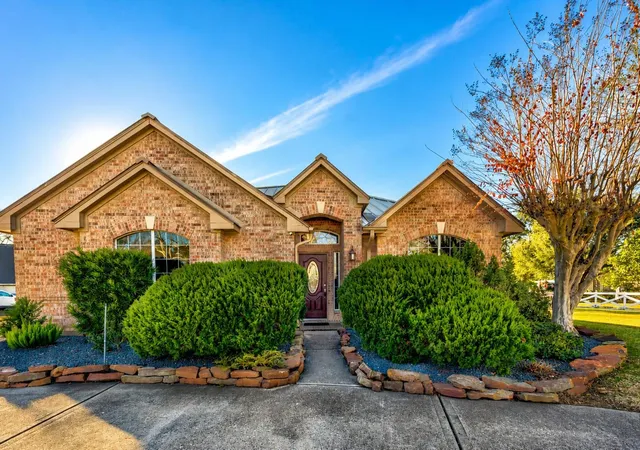 3rd image of 2742 Westchester Cir, Pearland, TX 77584 | MLS# 67702159