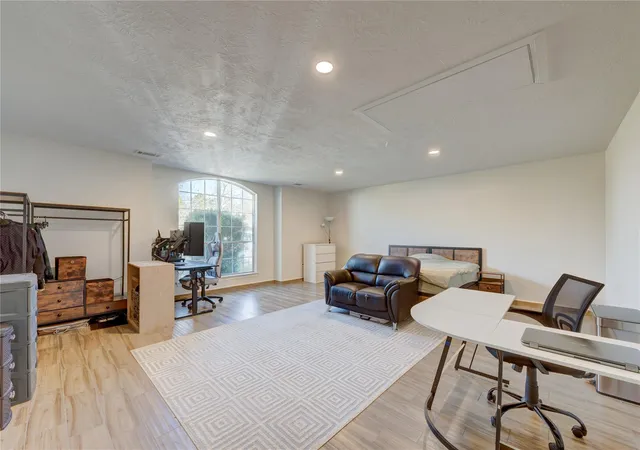 4th image of 2742 Westchester Cir, Pearland, TX 77584 | MLS# 67702159