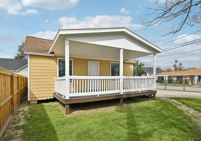 Homes for sale in Houston, TX | 1409 Fairbanks St, Houston, TX 77009 | MLS# 20909109