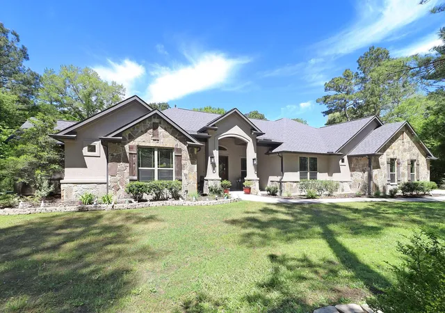 Photo 1 of Single family home for sale at 121 Red Hawk Rd, Huntsville, TX 77340 | MLS# 70467034 | Listing updated on 2026-09-10