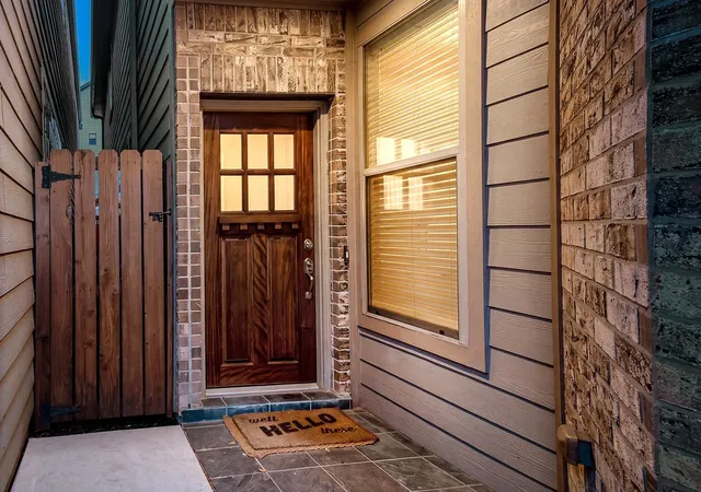 Photo 2 of Single family home for sale at 1046 W 26th Street, Houston, TX 77008 | MLS# 6612526 | Listing updated on 2026-09-10