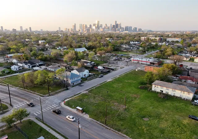 3rd image of 3522 Sampson St, Houston, TX 77004 | MLS# 79624398
