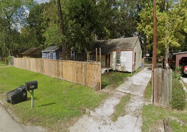Photo 1 of Single family home for sale at 6911 Finch St, Houston, TX 77028 | MLS# 1033019 | Listing updated on 2026-02-05