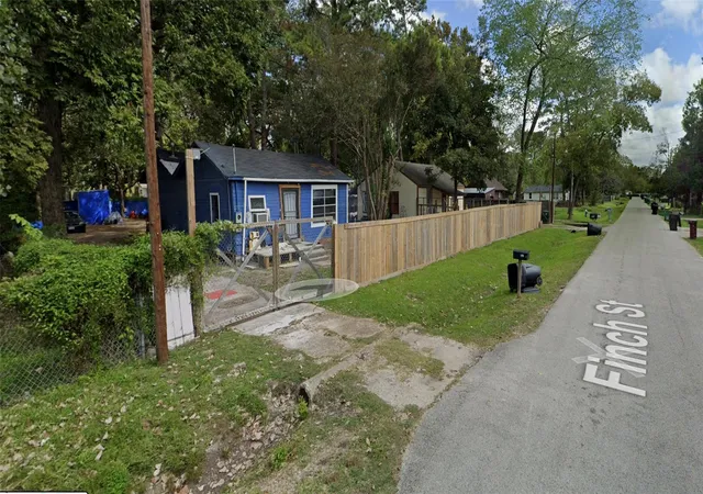 Photo 2 of Single family home for sale at 6911 Finch St, Houston, TX 77028 | MLS# 1033019 | Listing updated on 2026-02-05