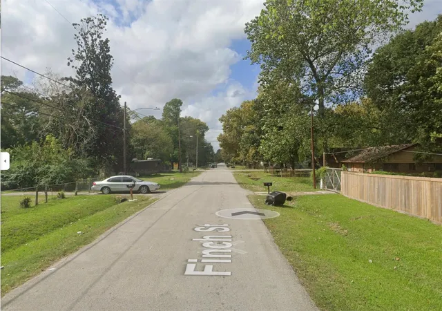 Photo 3 of Single family home for sale at 6911 Finch St, Houston, TX 77028 | MLS# 1033019 | Listing updated on 2026-02-05