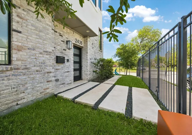 4th image of 2435 Sheridan St, Houston, TX 77030 | MLS# 41942302