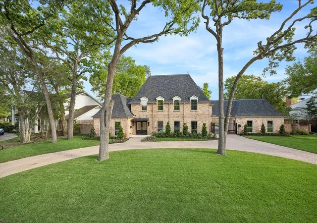 Photo 1 of Sale Pending at 620 Stoneleigh Dr, Houston, TX 77079 | MLS# 36020433 | Listing updated on 2026-09-16