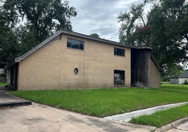 Photo 2 of Single family home for sale at 6706 Standing Oaks St, Houston, TX 77050 | MLS# 54579618 | Listing updated on 2026-05-25