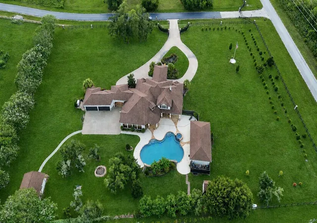 Photo 2 of Mansion for sale at 6810 Anthonia Ln, Richmond, TX 77406 | MLS# 10425734 | Listing updated on 2026-09-02