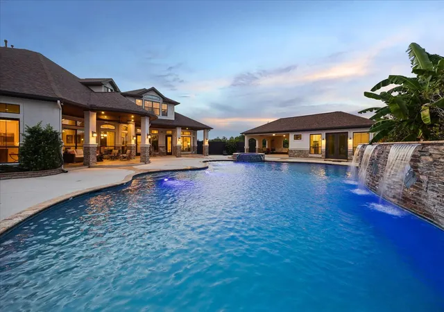 Photo 3 of Mansion for sale at 6810 Anthonia Ln, Richmond, TX 77406 | MLS# 10425734 | Listing updated on 2026-09-02
