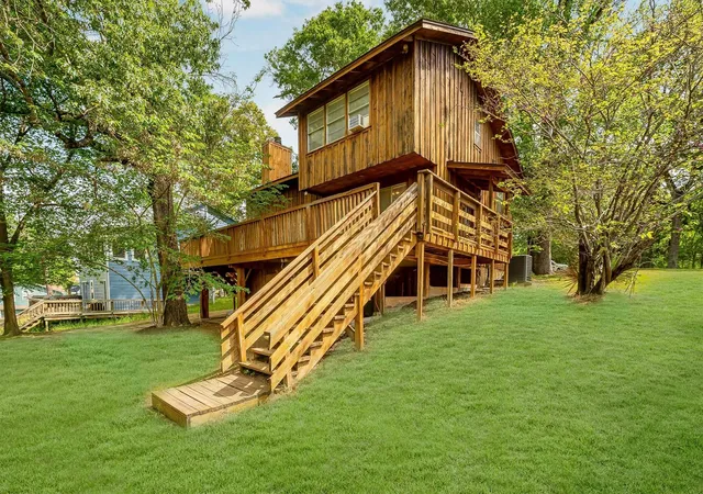 1st image of 7 Lake Dr, Huntsville, TX 77320 | MLS# 29106723