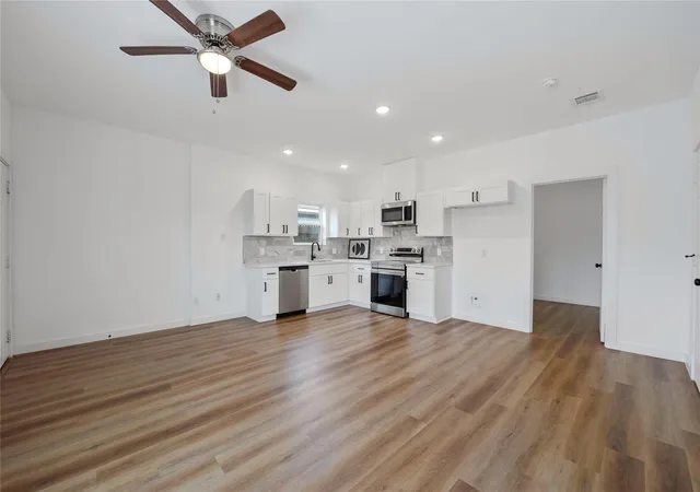 2nd image of 8211 Barlow St, Houston, TX 77028 | MLS# 45296411