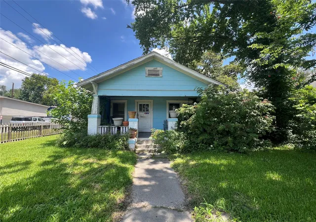 1st image of 701 E 11th 1/2 St, Houston, TX 77008 | MLS# 78359781