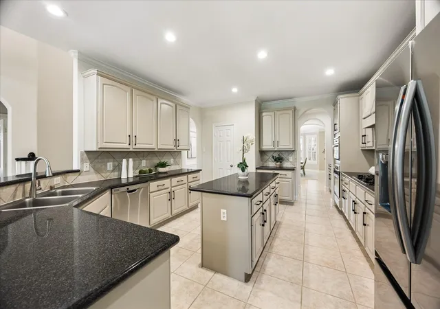 Photo 3 of Sale Pending at 6006 Ballina Canyon Ln, Houston, TX 77041 | MLS# 53330321 | Listing updated on 2026-09-13