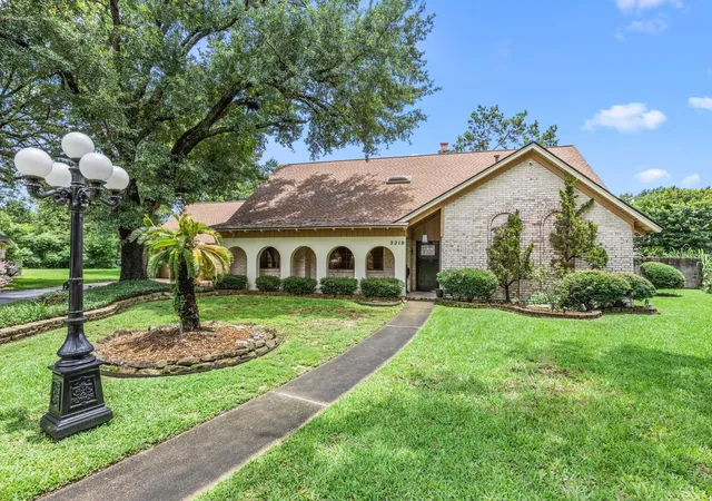 2nd image of 2210 S Memorial Ct, Pasadena, TX 77502 | MLS# 69758969
