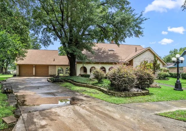 3rd image of 2210 S Memorial Ct, Pasadena, TX 77502 | MLS# 69758969