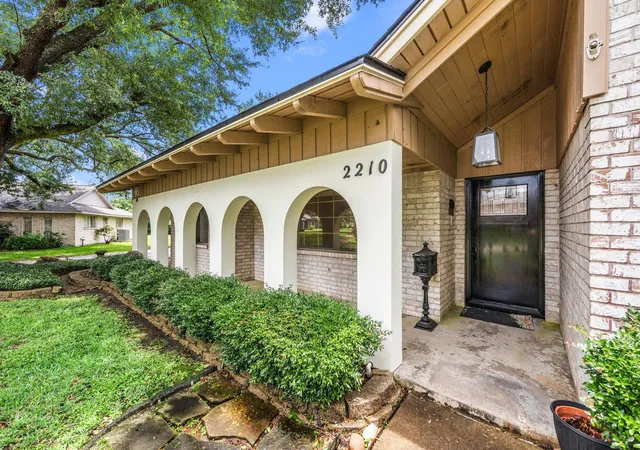 5th image of 2210 S Memorial Ct, Pasadena, TX 77502 | MLS# 69758969